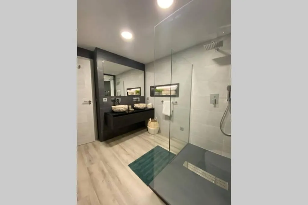Precioso Apartamento A Estrenar En Centro De 内尔哈